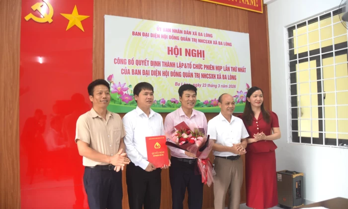 Công bố quyết định thành lập Ban Đại diện Hội đồng quản trị Ngân hàng Chính sách xã hội xã Ba Lòng