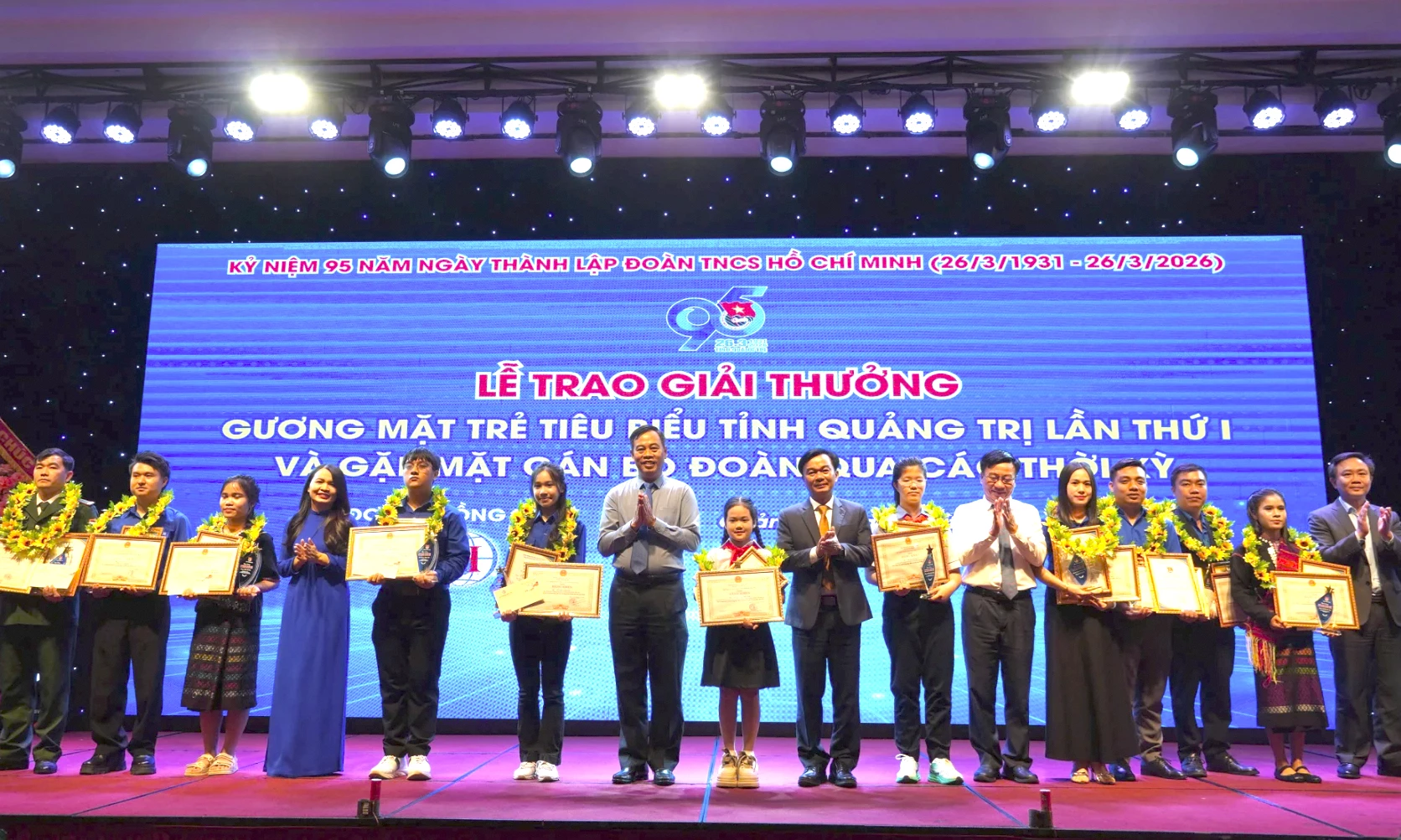 Trao giải thưởng 'Gương mặt trẻ tiêu biểu tỉnh Quảng Trị' lần thứ I và gặp mặt cán bộ Đoàn qua các thời kỳ