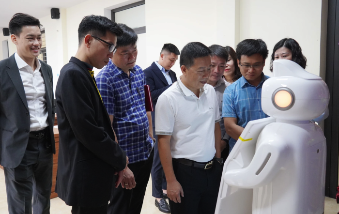 Ra mắt trải nghiệm rô bốt lễ tân phục vụ hành chính công