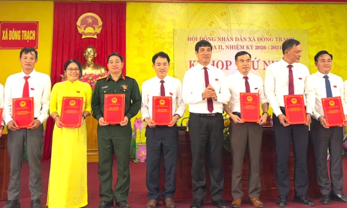 Kỳ họp thứ I, HĐND xã Đông Trạch: Thông qua nhiều nghị quyết quan trọng