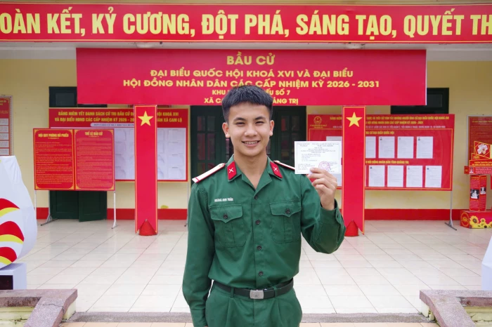 Háo hức với lá phiếu đầu đời