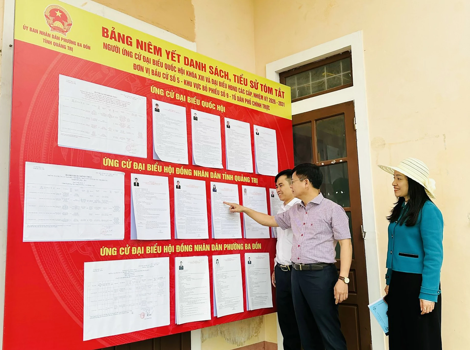 Bí thư Đảng ủy phường Ba Đồn Phạm Quang Ánh kiểm tra công tác chuẩn bị bầu cử đại biểu Quốc hội và đại biểu HĐND các cấp nhiệm kỳ 2026-2031 - Ảnh: H.L