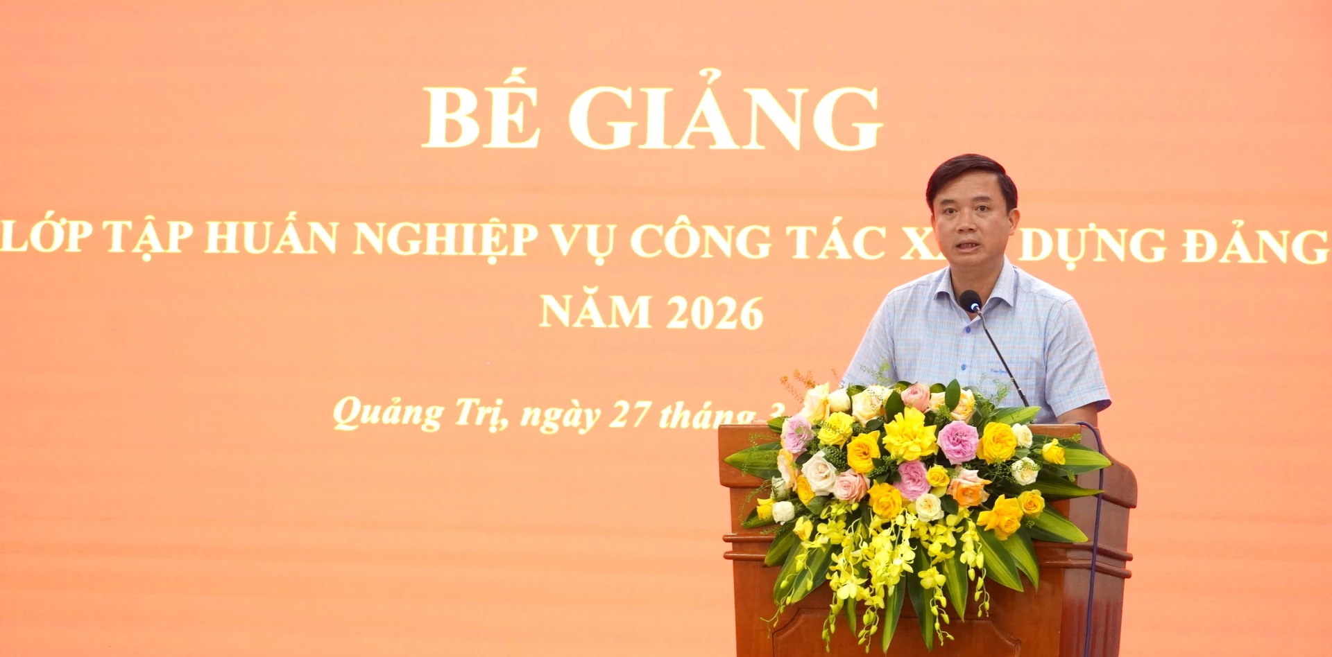 Đồng chí Phạm Tiến Nam, Phó Bí thư Đảng uỷ các cơ quan Đảng tỉnh phát biểu tại buổi lễ - Ảnh: QV
