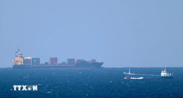 Lưu lượng tàu chở dầu qua eo biển Hormuz giảm 90%