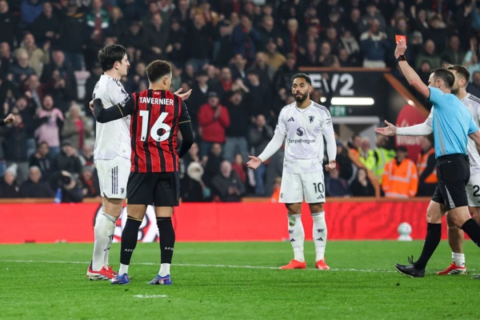 'Khẩu chiến' căng thẳng sau trận M.U hòa tiếc nuối trước Bournemouth