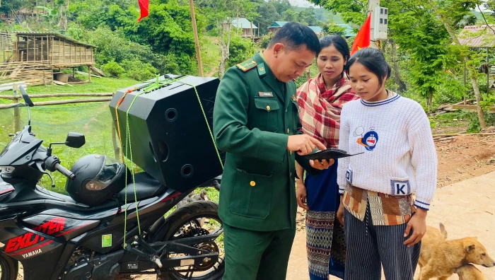 Đồn Biên phòng Cà Roòng tăng cường tuyên truyền bầu cử ở khu vực biên giới