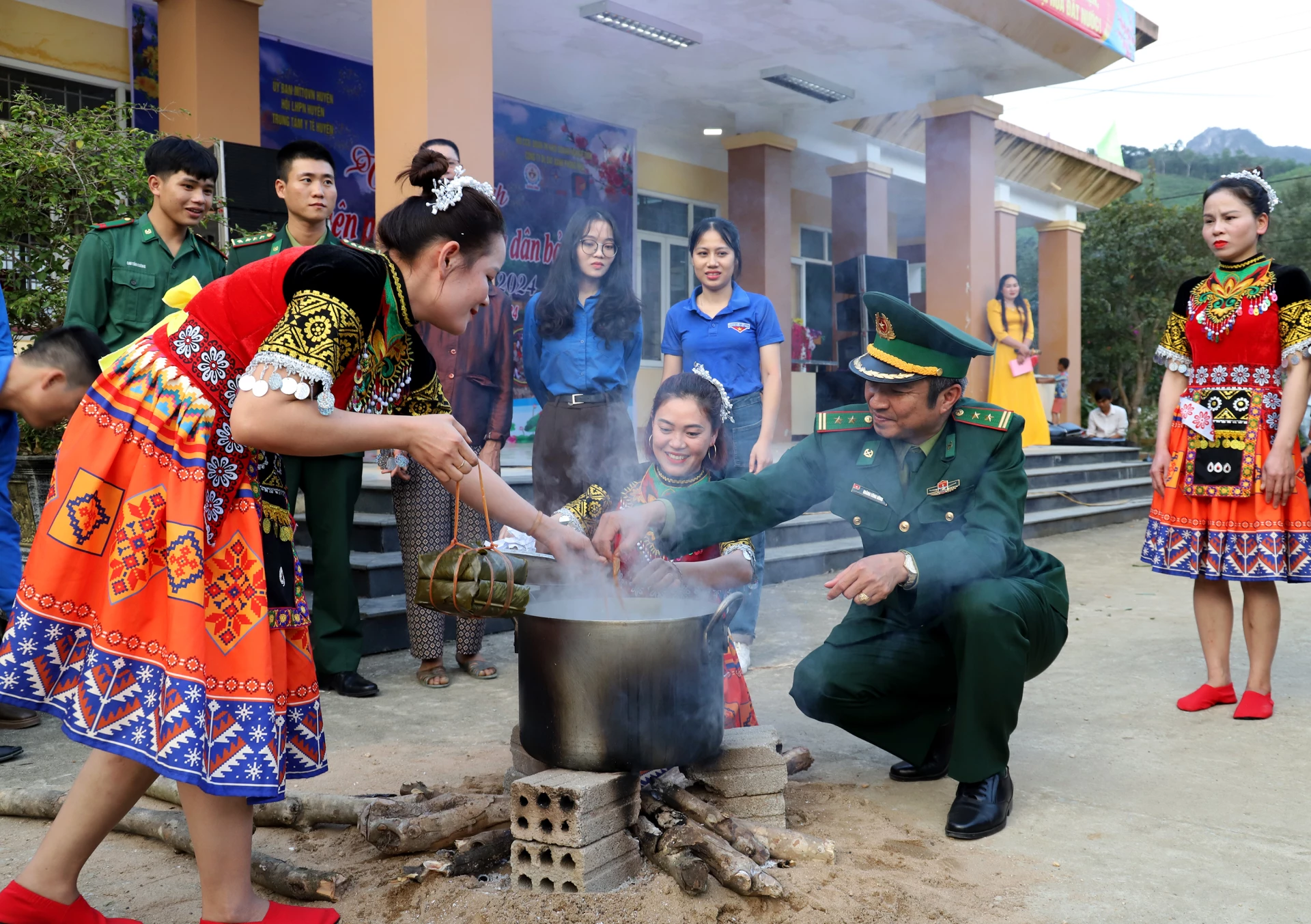 Vững chắc thế trận lòng dân