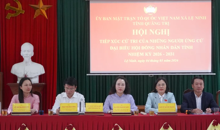 Các ứng viên đại biểu HĐND tỉnh thuộc đơn vị bầu cử số 11 tiếp xúc cử tri