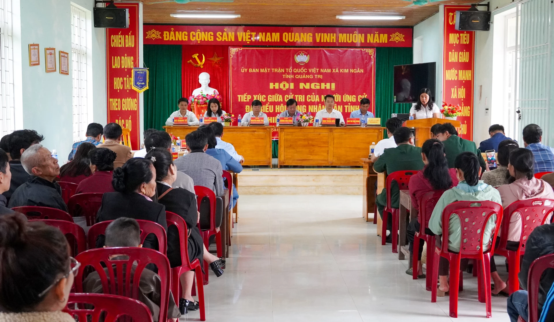 Quang cảnh buổi tiếp xúc cử tri - Ảnh: N.H