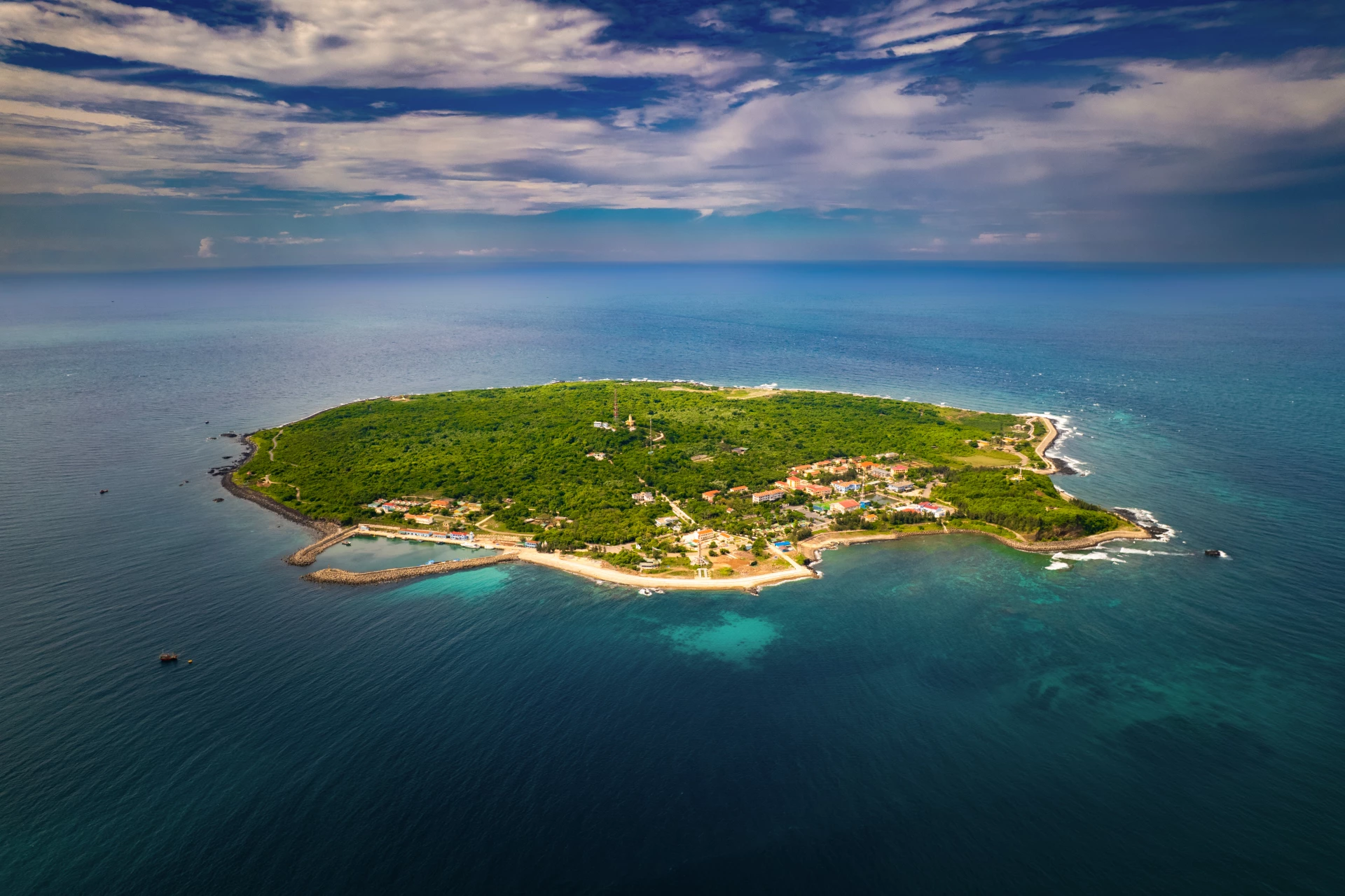 Cồn Cỏ - một trong những điểm đến ấn tượng của du lịch biển Quảng Trị - Ảnh: Lê Tú