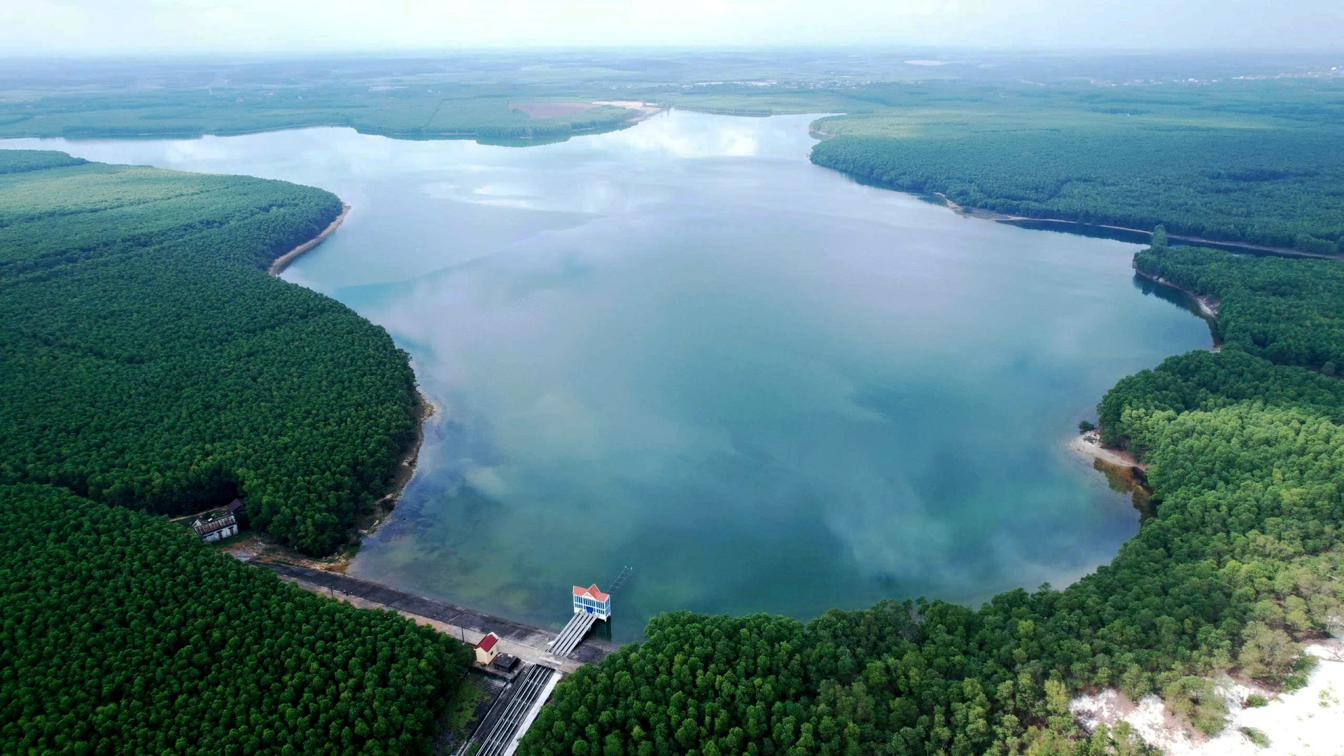 Hồ thủy lợi bàu Nhum- Ảnh: TL.