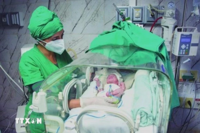 Thêm một nước chấm dứt thỏa thuận y tế với Cuba