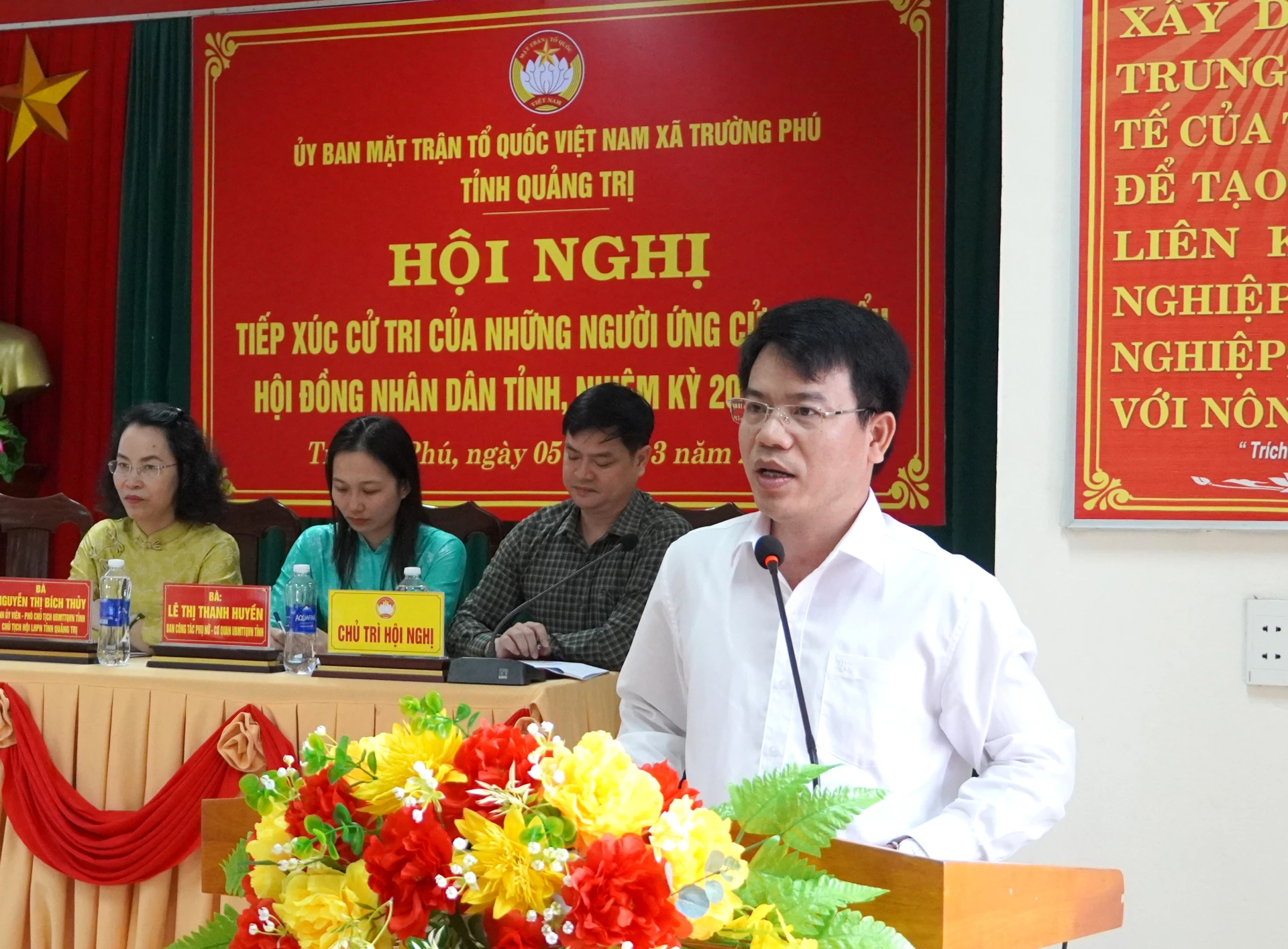 Ông Phan Thanh Cường, Tỉnh ủy viên, Bí thư Đảng ủy, Chủ tịch HĐND xã Lệ Thủy, tỉnh trình bày chương trình hành động - Ảnh: H.Tr.