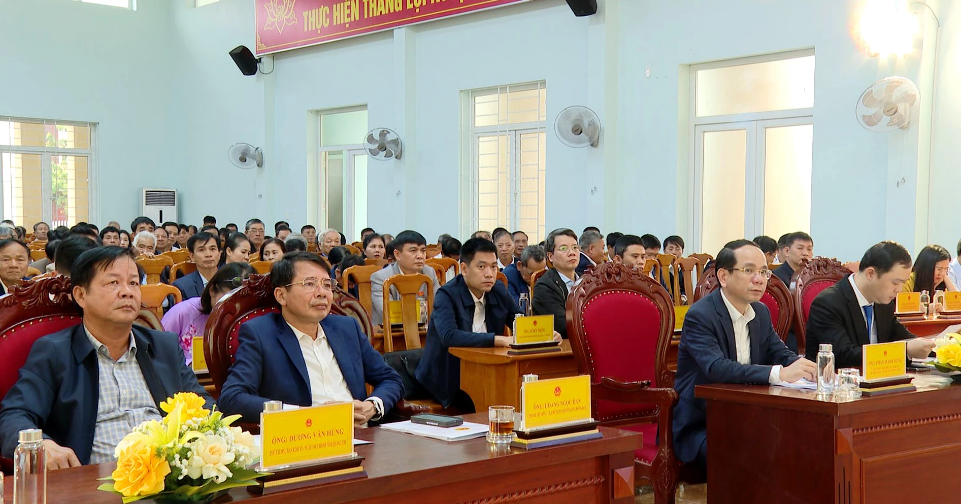 Các đại biểu dự kỳ họp - Ảnh: H.Tr.