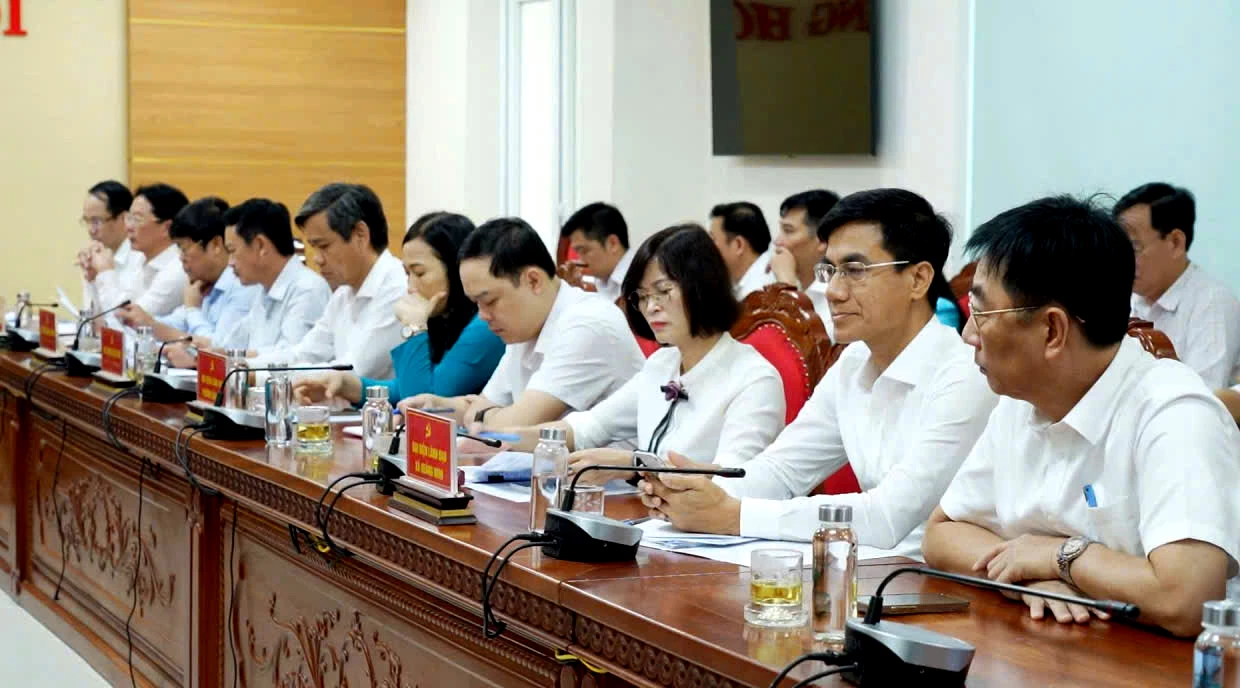 Đại biểu đại diện lãnh đạo các xã, phường liên quan tham dự - Ảnh: H.Tr.