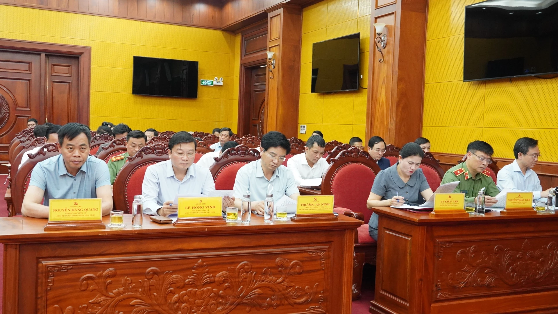 Đại biểu tham dự phiên họp - Ảnh: QV