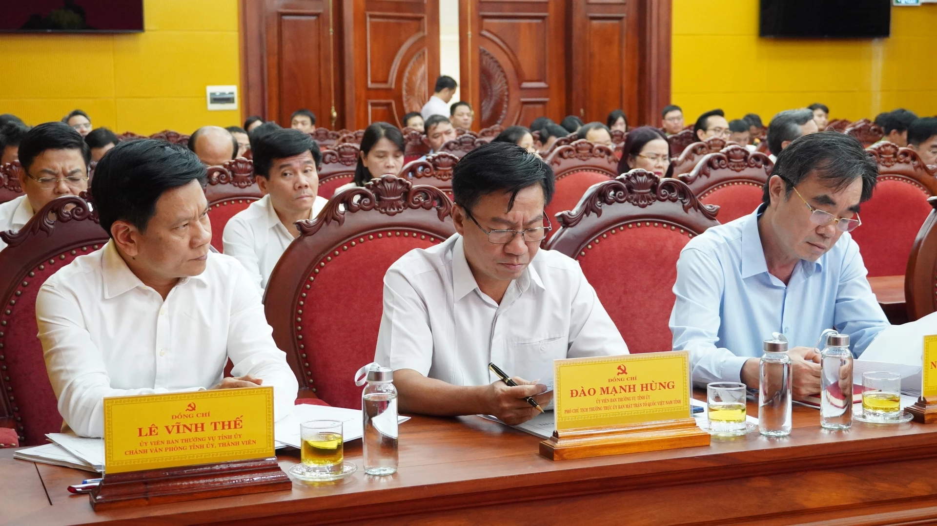 Đại biểu tham dự phiên họp - Ảnh: QV