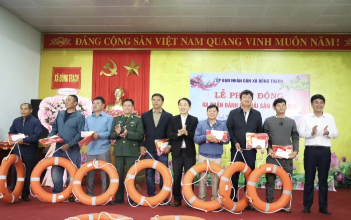 Xã Đông Trạch phát động ra quân đánh bắt hải sản năm 2026