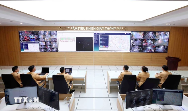 Trung tâm điều khiển giao thông Hà Nội là đầu não của hệ thống 1.837 camera các loại. (Ảnh: Phạm Kiên/TTXVN)