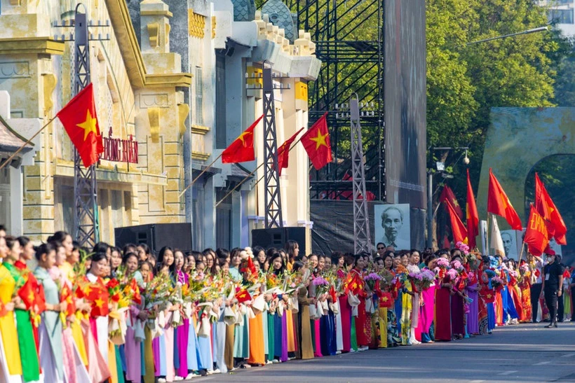 Người lao động nghỉ Giỗ Tổ Hùng Vương xong sẽ đi làm lại 2 ngày rồi bước vào kỳ nghỉ 30/4-1/5. (Ảnh: Vietnam+)
