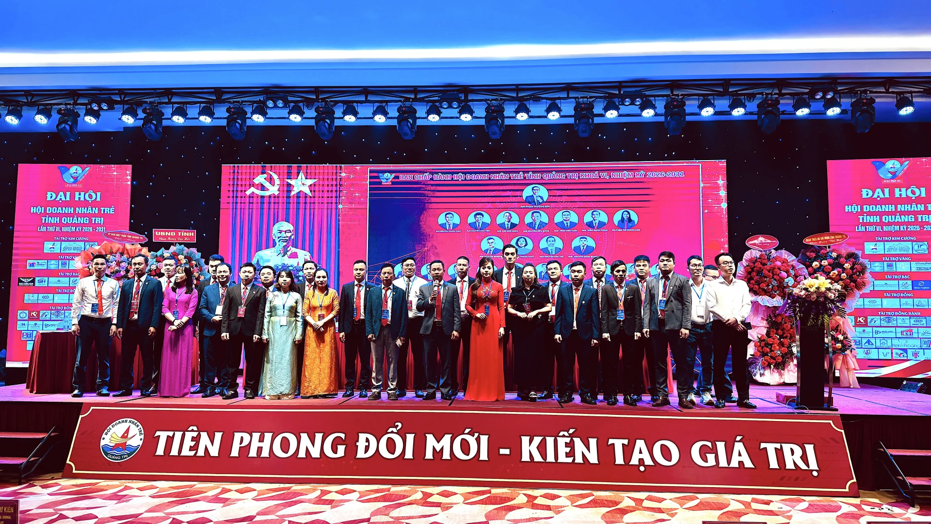 Đại hội hiệp thương bầu Ban Chấp hành khóa VI, nhiệm kỳ 2026 – 2031 gồm 32 thành viên, ông Phạm Trường Sơn được bầu giữ chức vụ Chủ tịch Hội Doanh nhân trẻ tỉnh Quảng Trị - Ảnh: Quang Ngọc.