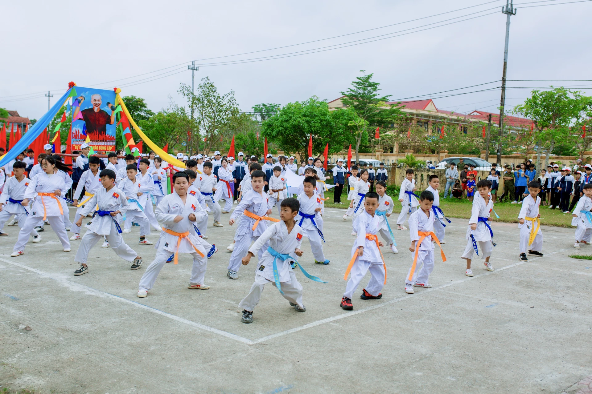 Đồng diễn Karate tại lễ khai mạc Đại hội Thể dục-thể thao xã Tân Mỹ lần thứ I. Ảnh T.A


