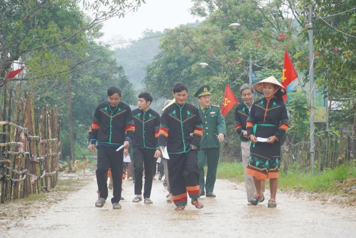 Đồng bào Rục nô nức đi bầu cử