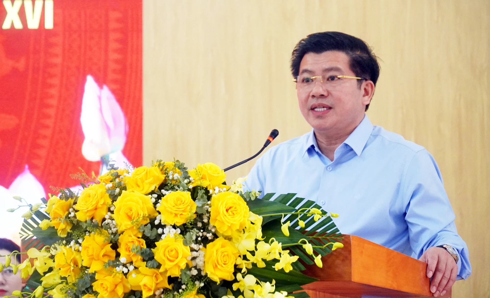 Ông Trần Vũ Khiêm, Phó Bí thư Thường trực Tỉnh ủy, ứng cử ĐBQH khóa XVI, trình bày CTHĐ - Ảnh: N.M