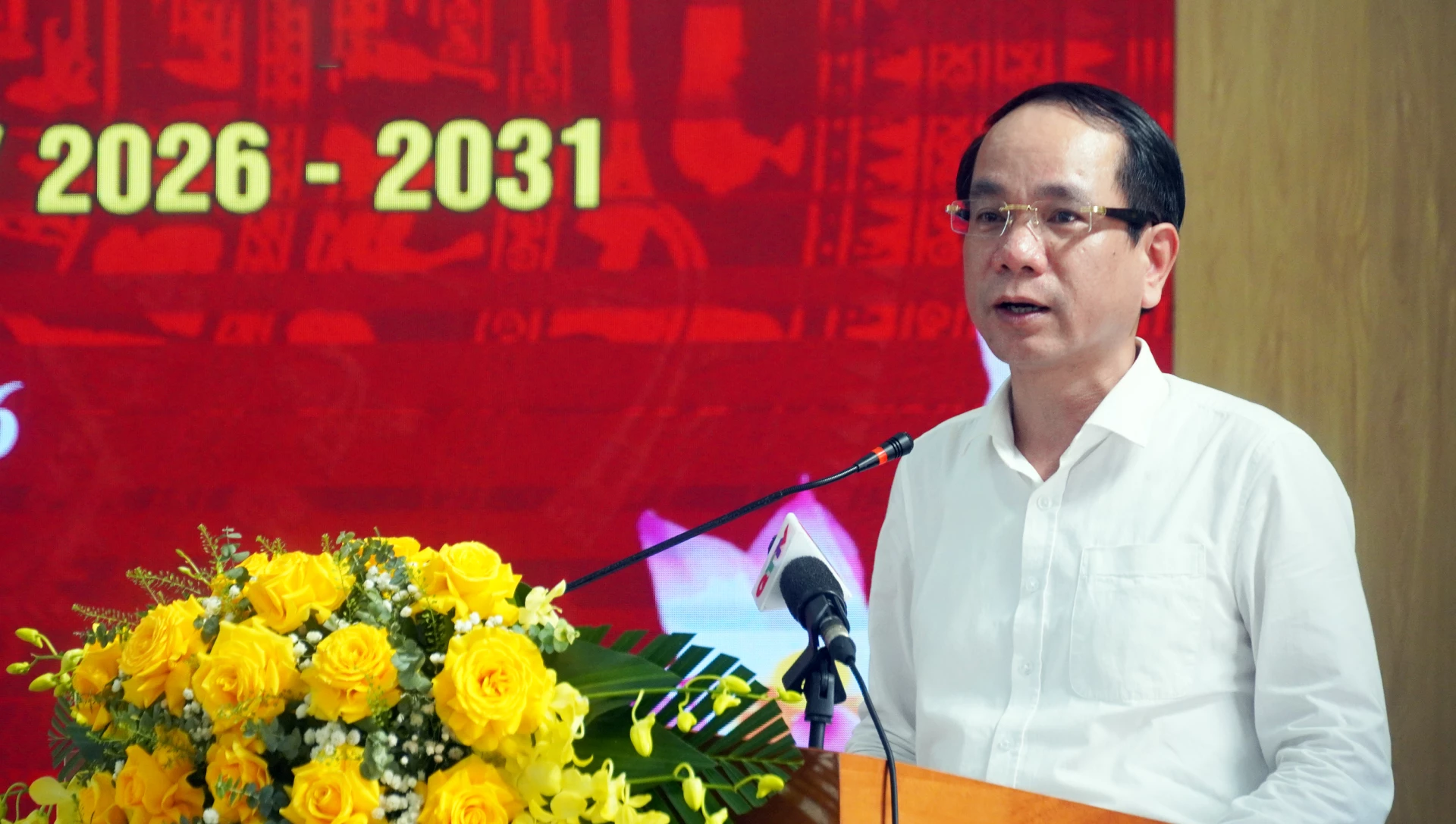 Ông Phan Mạnh Hùng, Ủy viên Ban Thường vụ Tỉnh ủy, Bí thư Đảng ủy phường Đồng Hới, ứng của đại biểu HĐND tỉnh nhiệm kỳ 2026-2031 trình bày CTHĐ - Ảnh: N.M