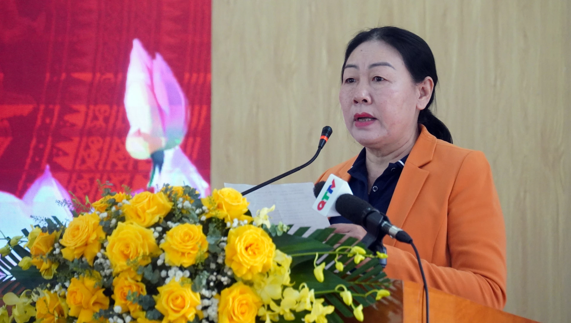 Cử tri phát biểu tại hội nghị - Ảnh: N.M