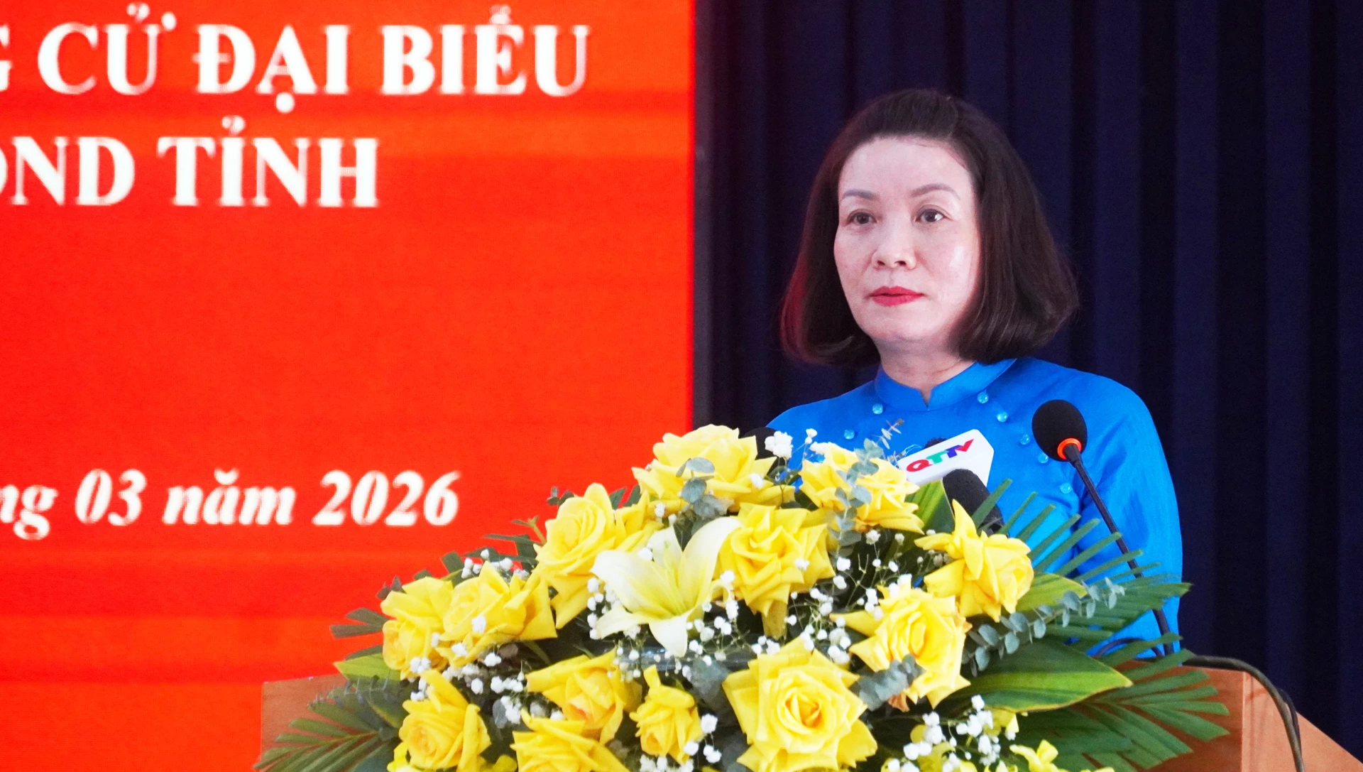 Bà Nguyễn Minh Tâm, Tỉnh ủy viên, Ủy viên Ban Thường vụ Đảng ủy Đoàn ĐBQH và HĐND tỉnh, Phó Trưởng đoàn chuyên trách Đoàn ĐBQH tỉnh, ứng cử ĐBQH khóa XVI trình bày CTHĐ - Ảnh: N.M