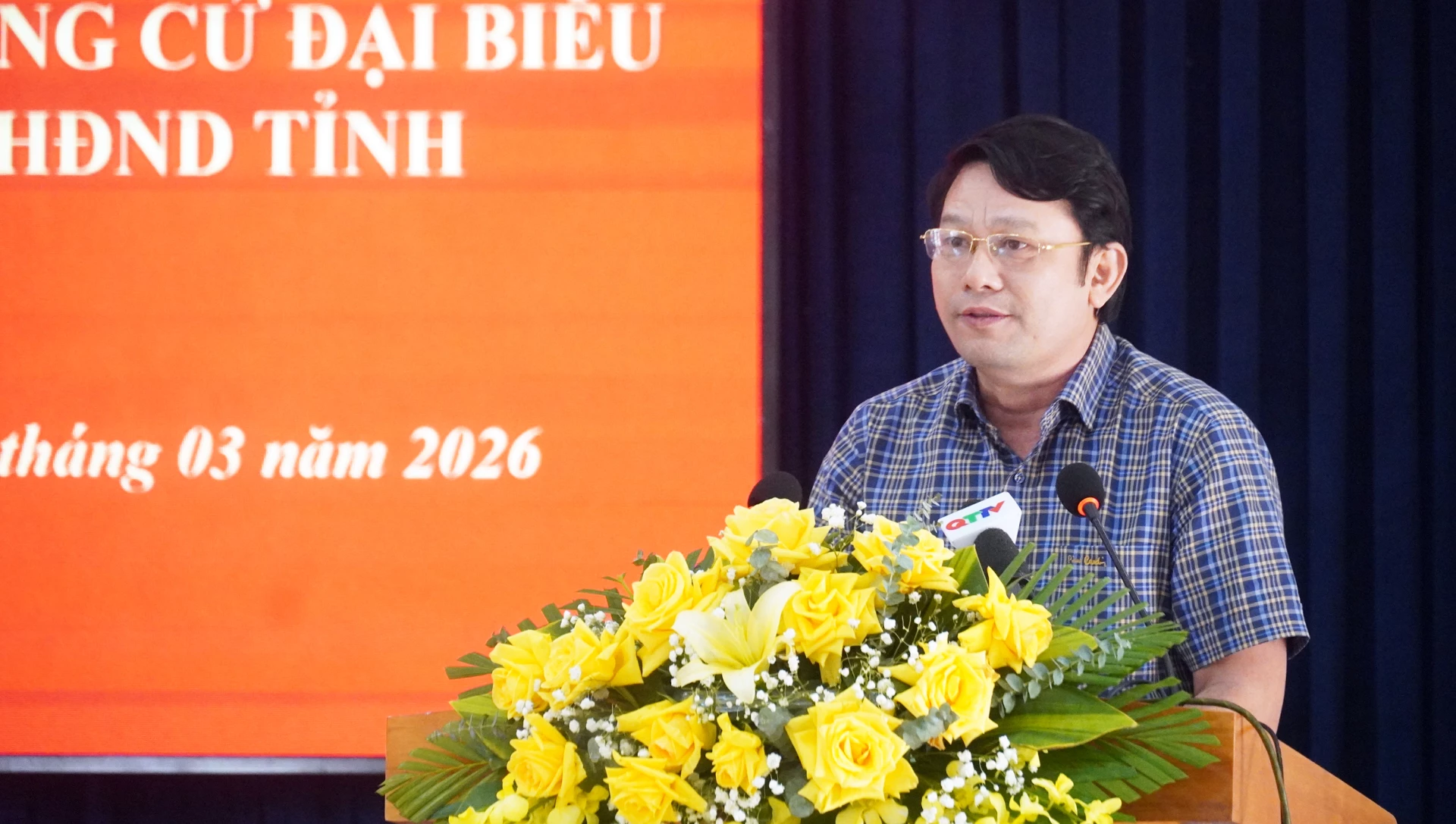 Ông Phan Thanh Dũng, Phó Trưởng Ban Nội chính Tỉnh ủy, ứng cử viên đại biểu HĐND tỉnh nhiệm kỳ 2026-2031 trình bày CTHĐ - Ảnh: N.M
