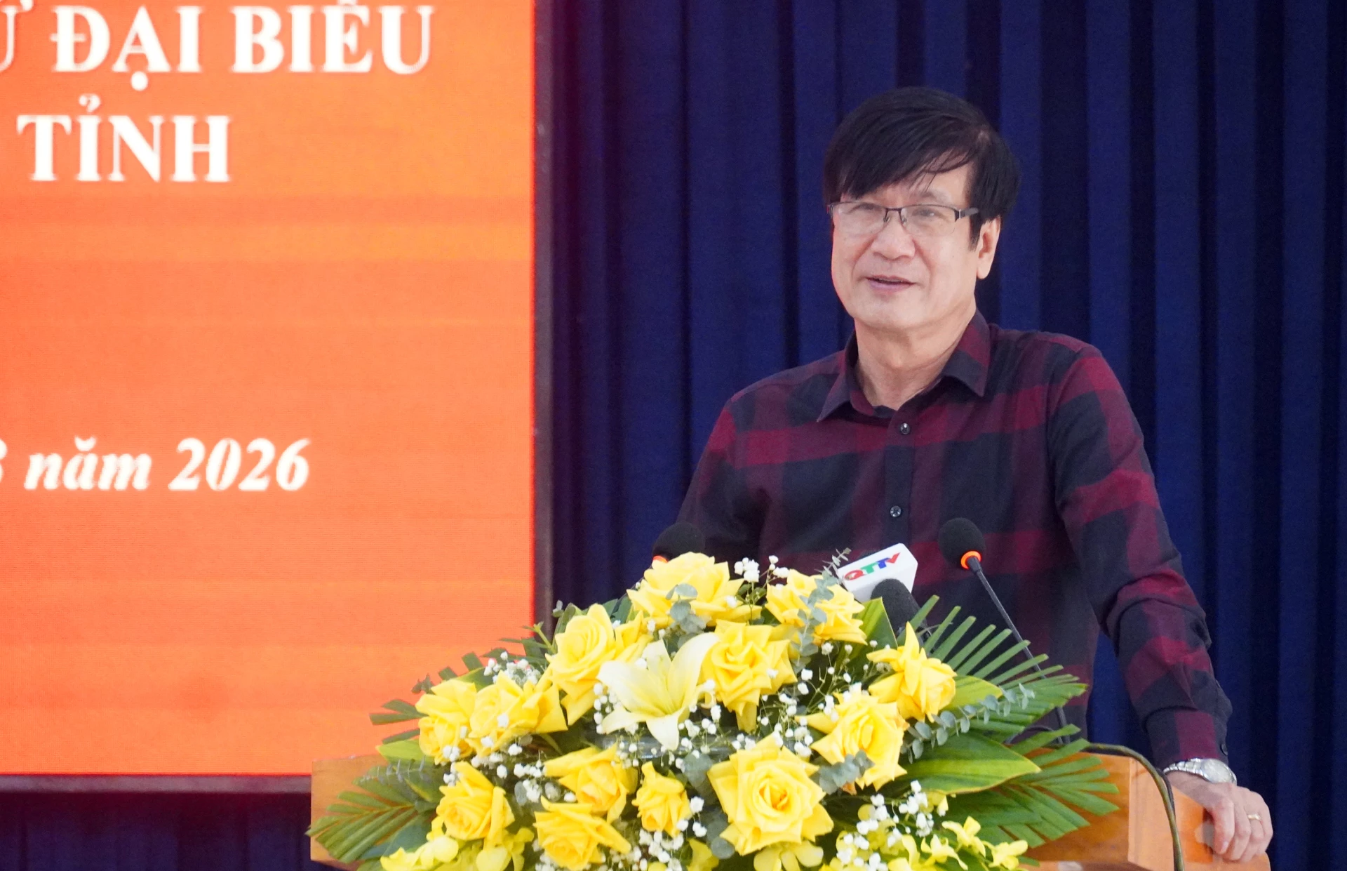 Cử tri phát biểu tại hội nghị - Ảnh: N.M