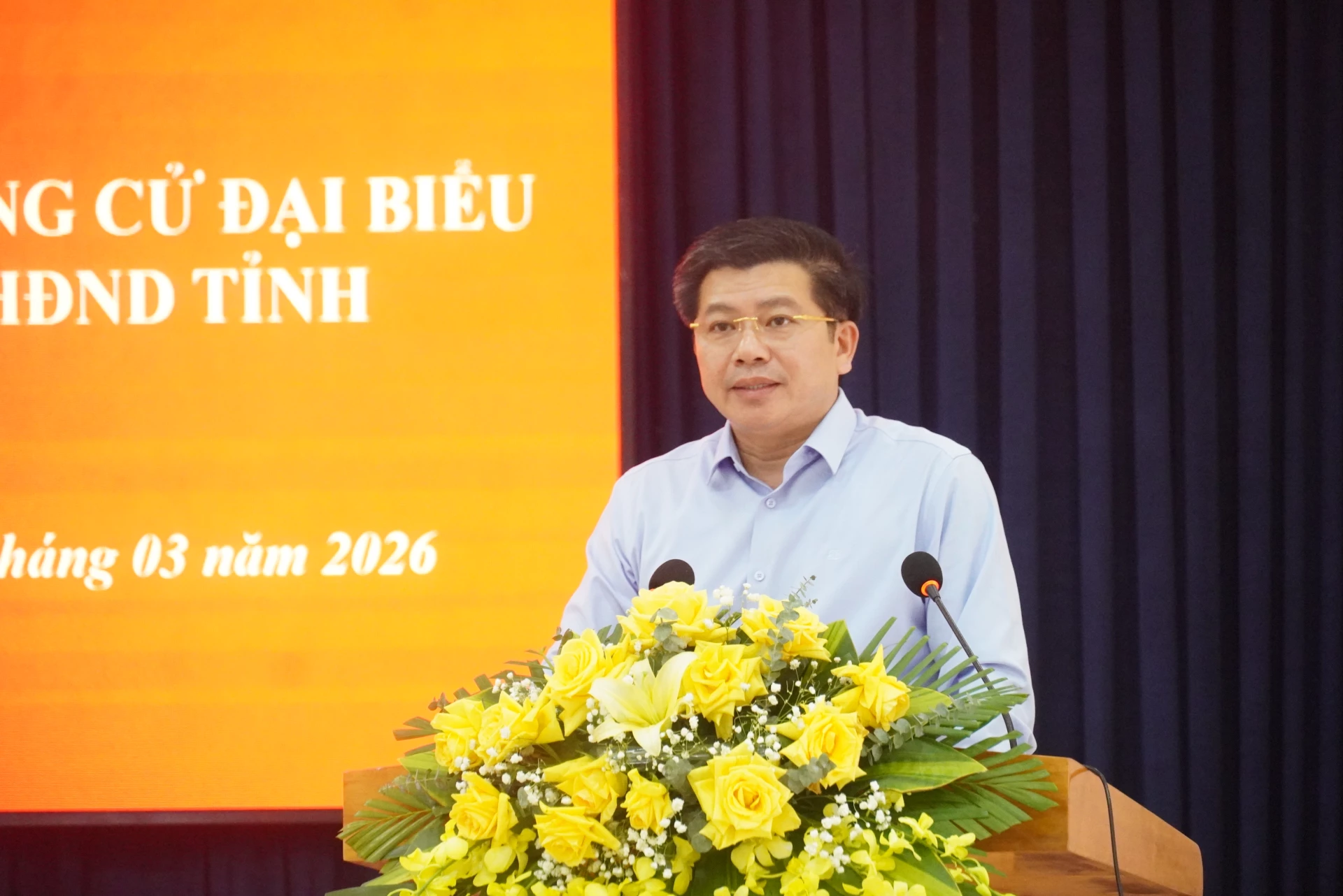 Ông Trần Vũ Khiêm, Phó Bí thư Thường trực Tỉnh ủy, ứng cử ĐBQH khóa XVI, trình bày CTHĐ - Ảnh: N.M