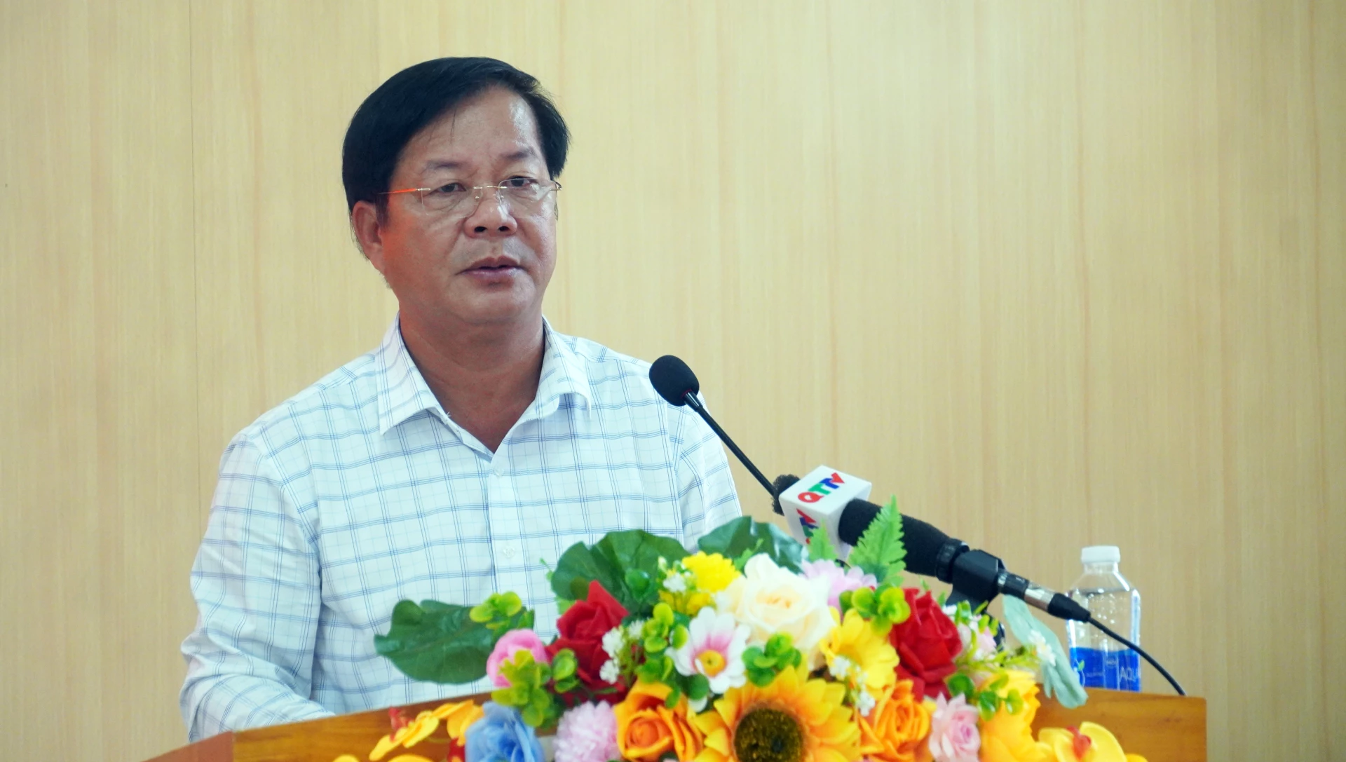 Ông Dương Văn Hùng, Ủy viên Ban Chấp hành Đảng bộ Đoàn ĐBQH và HĐND tỉnh, Phó Trưởng Ban Kinh tế - Ngân sách, HĐND tỉnh, ứng cử viên đại biểu HĐND tỉnh nhiệm kỳ 2026-2031 trình bày CTHĐ - Ảnh: N.M