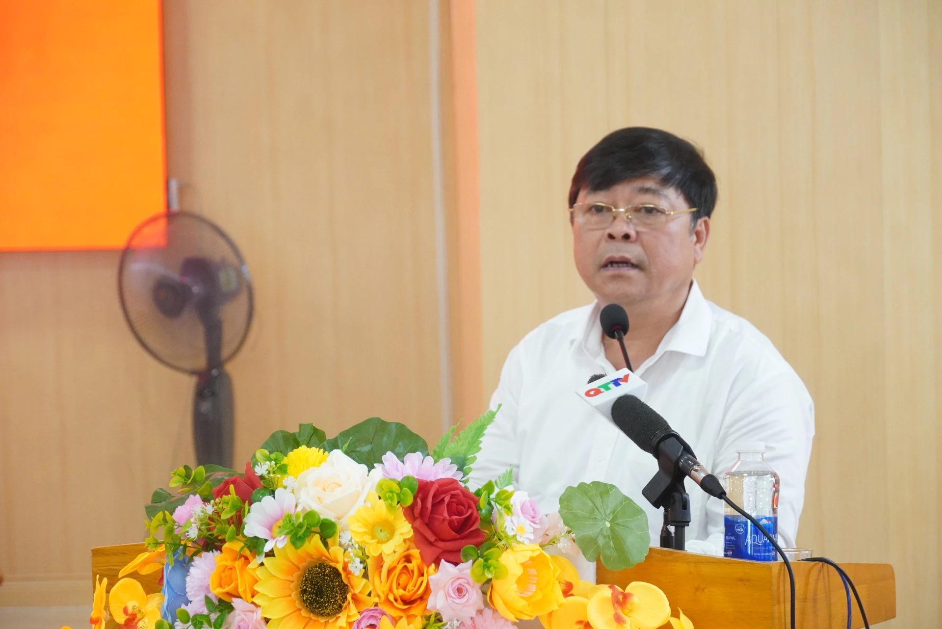 Ông Nguyễn Ngọc Thụ, Bí thư Đảng ủy, Chủ tịch HĐND xã Ninh Châu, ứng cử viên đại biểu HĐND tỉnh nhiệm kỳ 2026-2031 trình bày CTHĐ - Ảnh: N.M