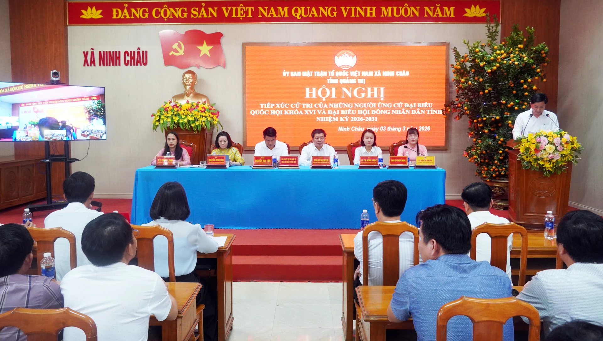 Quang cảnh hội nghị tiếp xúc cử tri tại xã Ninh Châu - Ảnh: N.M