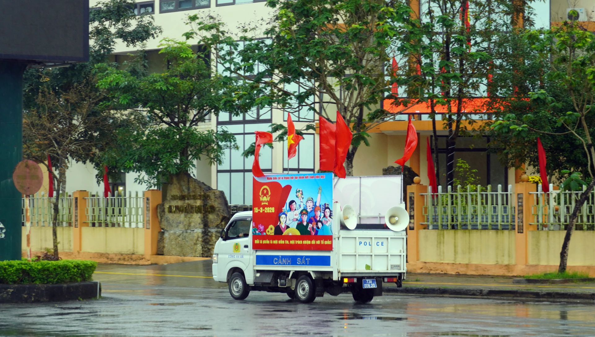 Công tác tuyên truyền cho cuộc bầu cử ĐBQH khóa XVI và đại biểu HĐND các cấp nhiệm kỳ 2026-2031 tại Phong Nha được đẩy mạnh - Ảnh: N.M