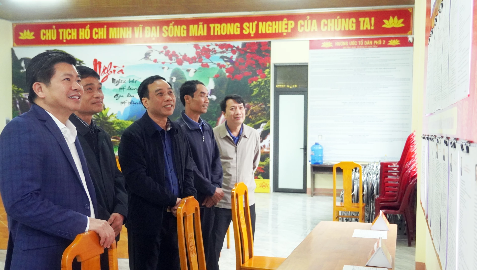 Công tác chuẩn bị bầu cử tại xã Minh Hóa được triển khai bảo đảm trang trọng, đồng bộ, đúng quy định, lan tỏa khí thế phấn khởi trong Nhân dân - Ảnh: N.M