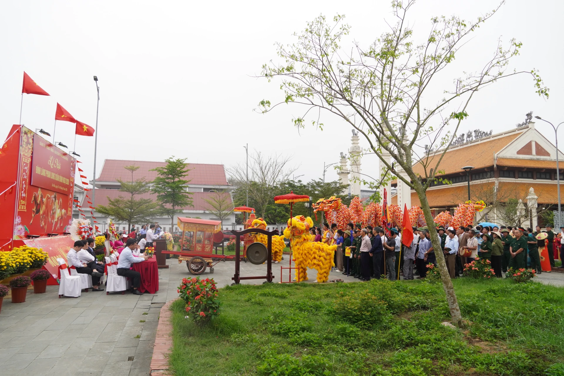 Quang cảnh lễ hội - Ảnh: HL