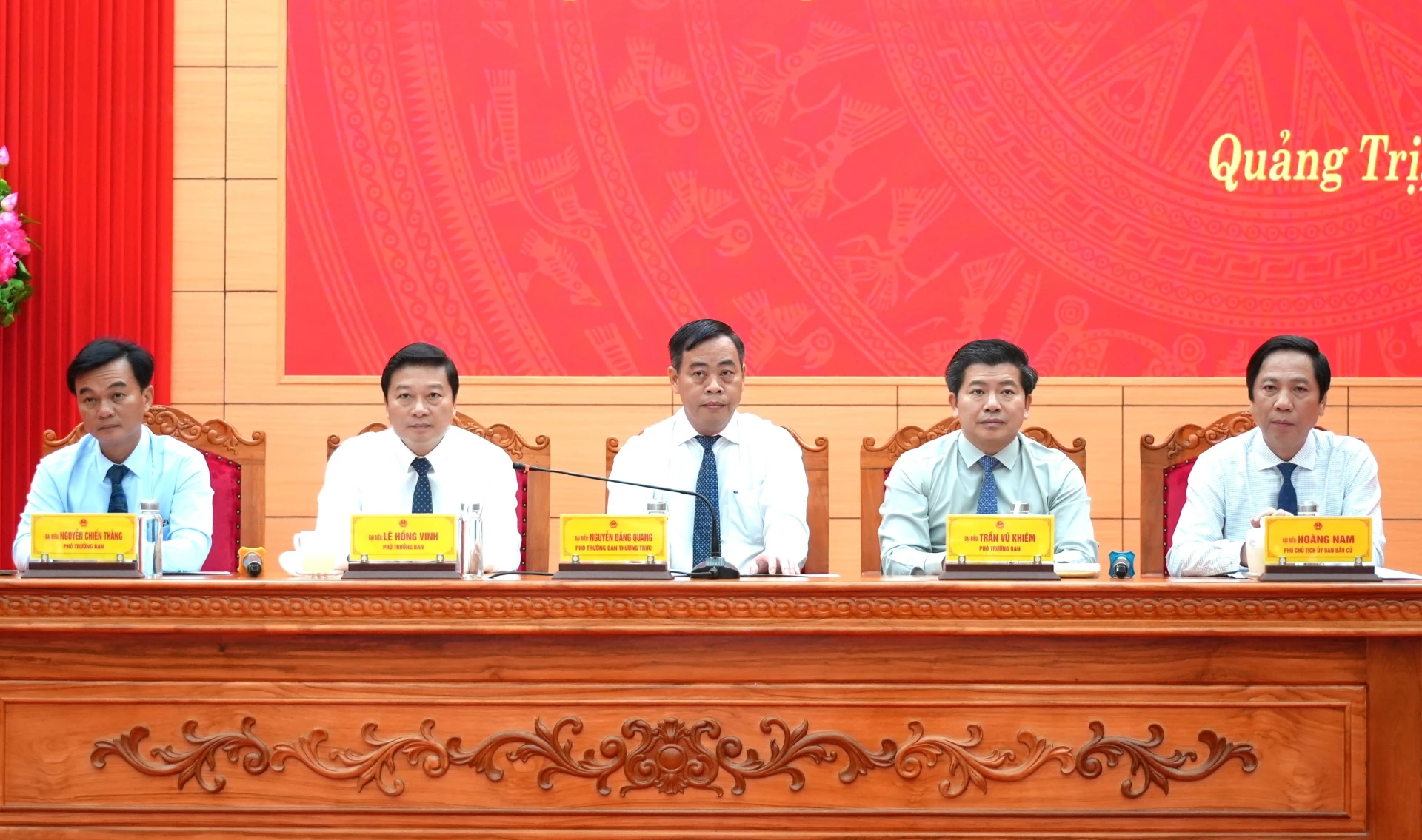 Các đồng chí lãnh đạo tỉnh chủ trì hội nghị - Ảnh: T.Đ