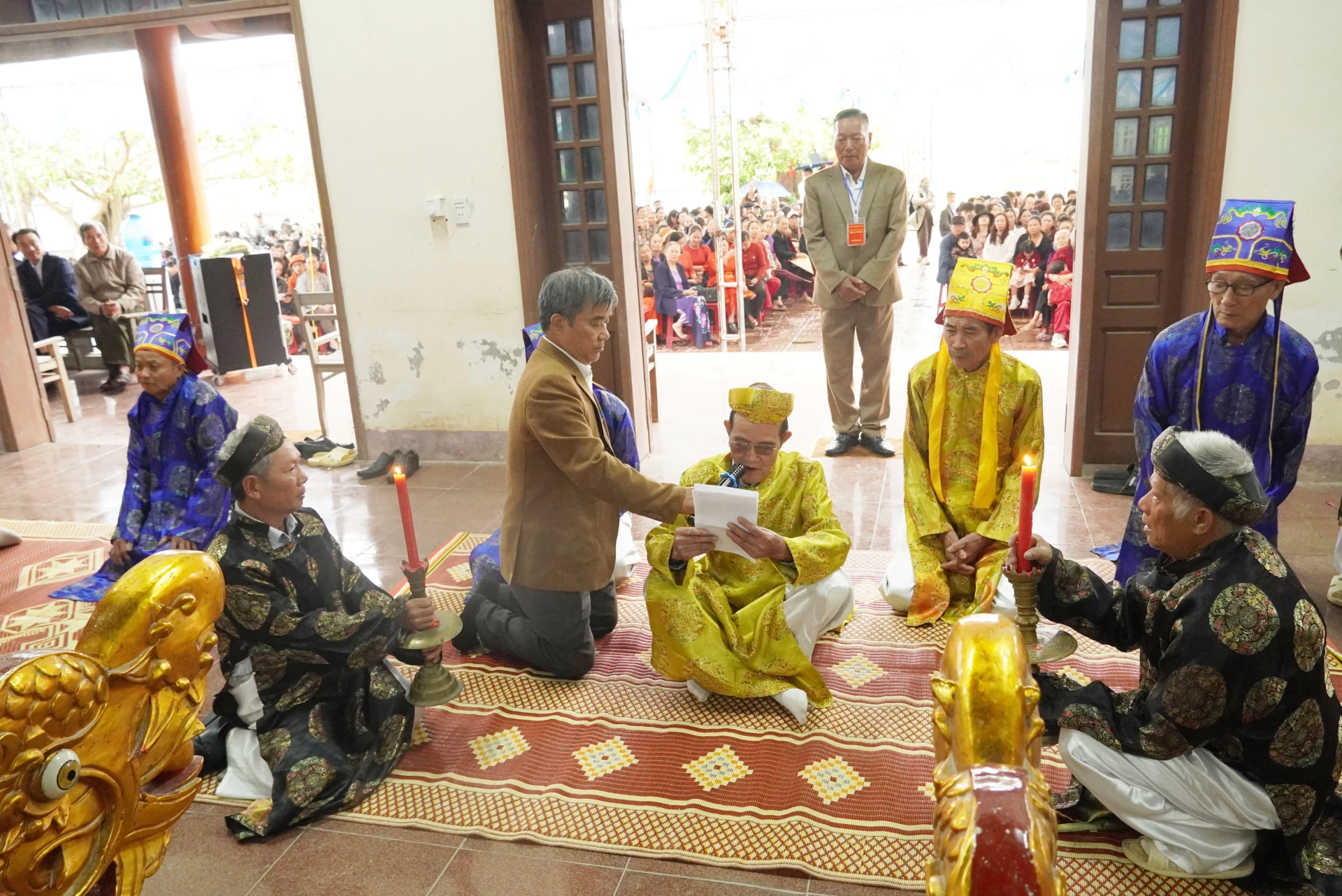 Lễ cầu yên tại đình làng Lũ Phong - Ảnh: HL