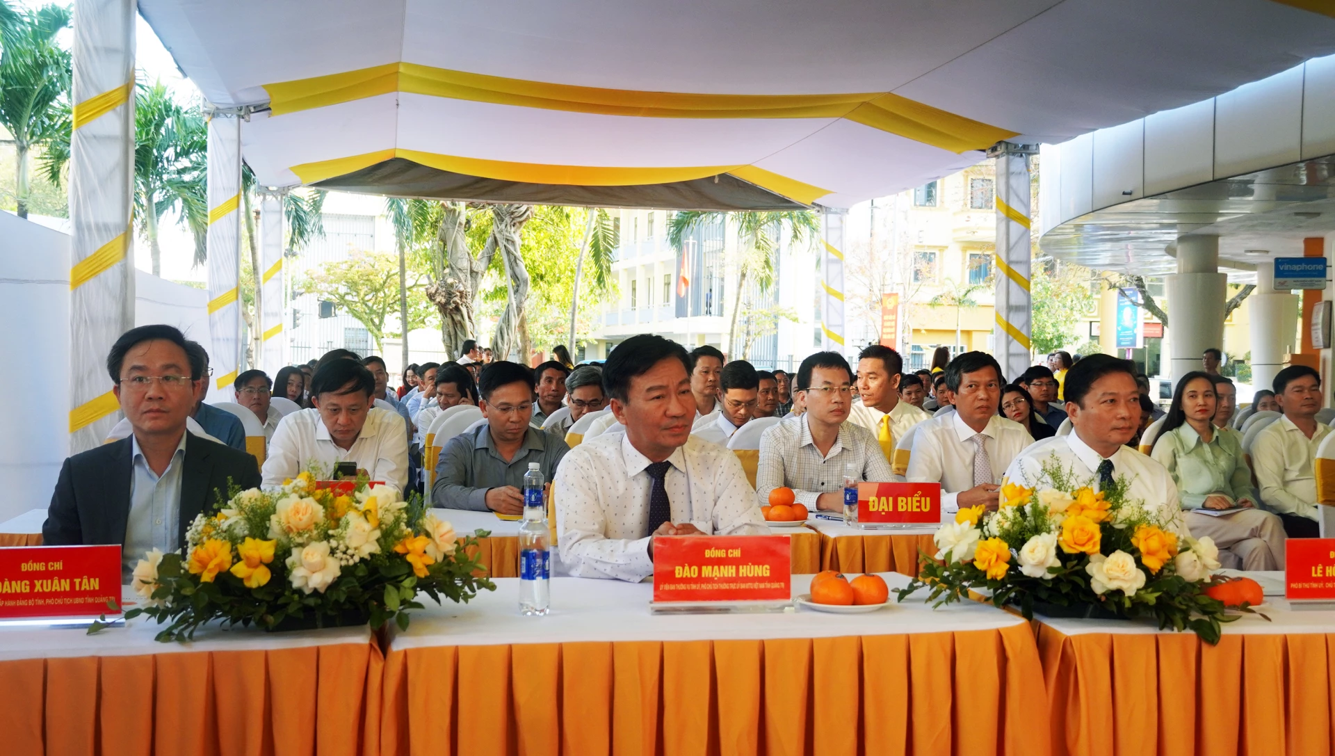 Các đồng chí lãnh đạo tỉnh dự lễ - Ảnh: N.M