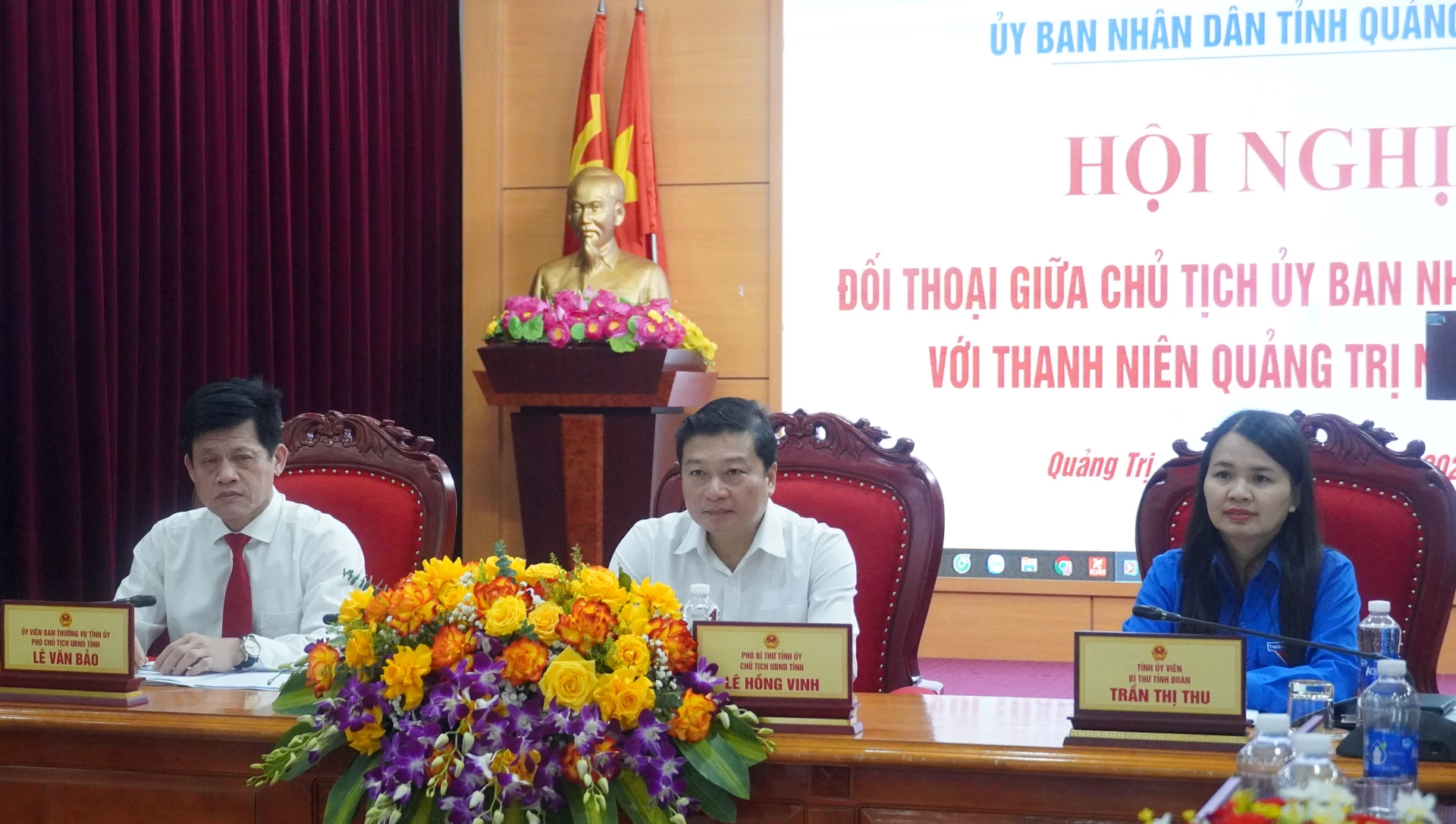 Các đồng chí lãnh đạo tỉnh chủ trì hội nghị - Ảnh: N.M