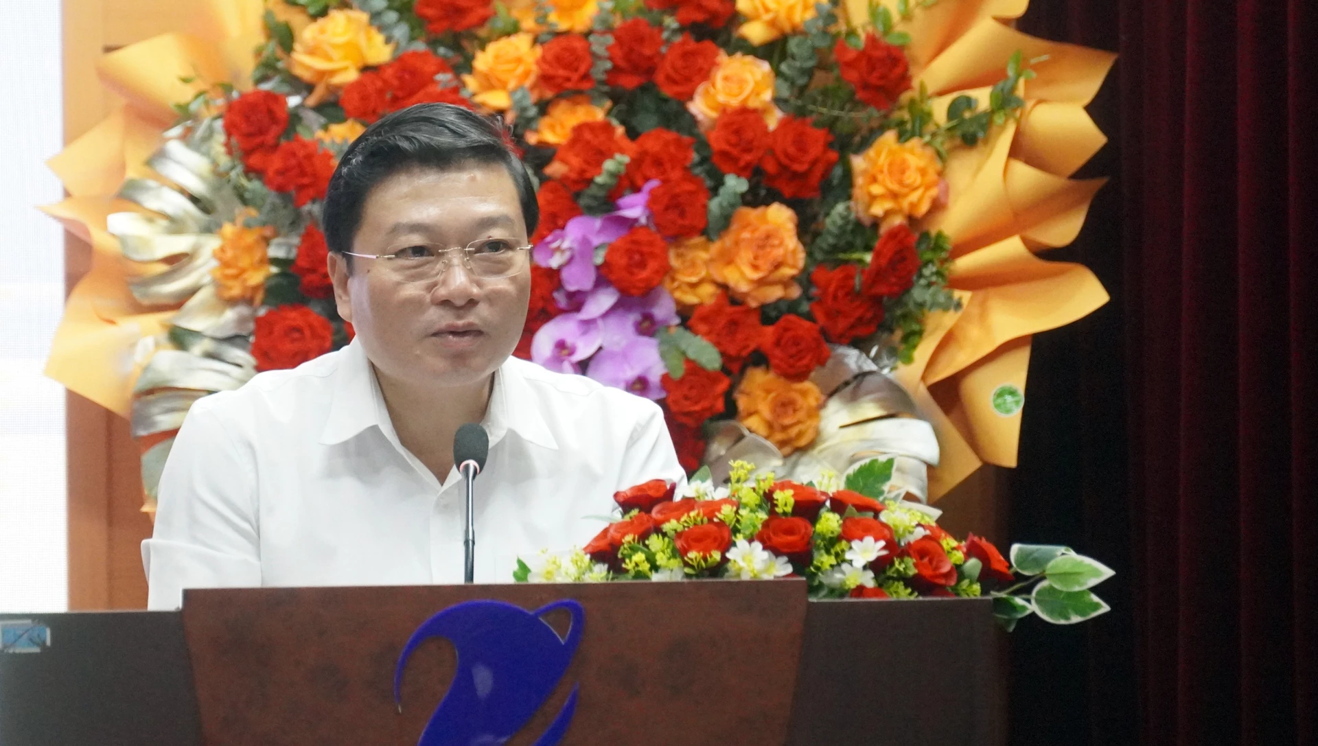 Đồng chí Lê Hồng Vinh, Phó Bí thư Tỉnh ủy, Chủ tịch UBND tỉnh phát biểu tại hội nghị - Ảnh: N.M