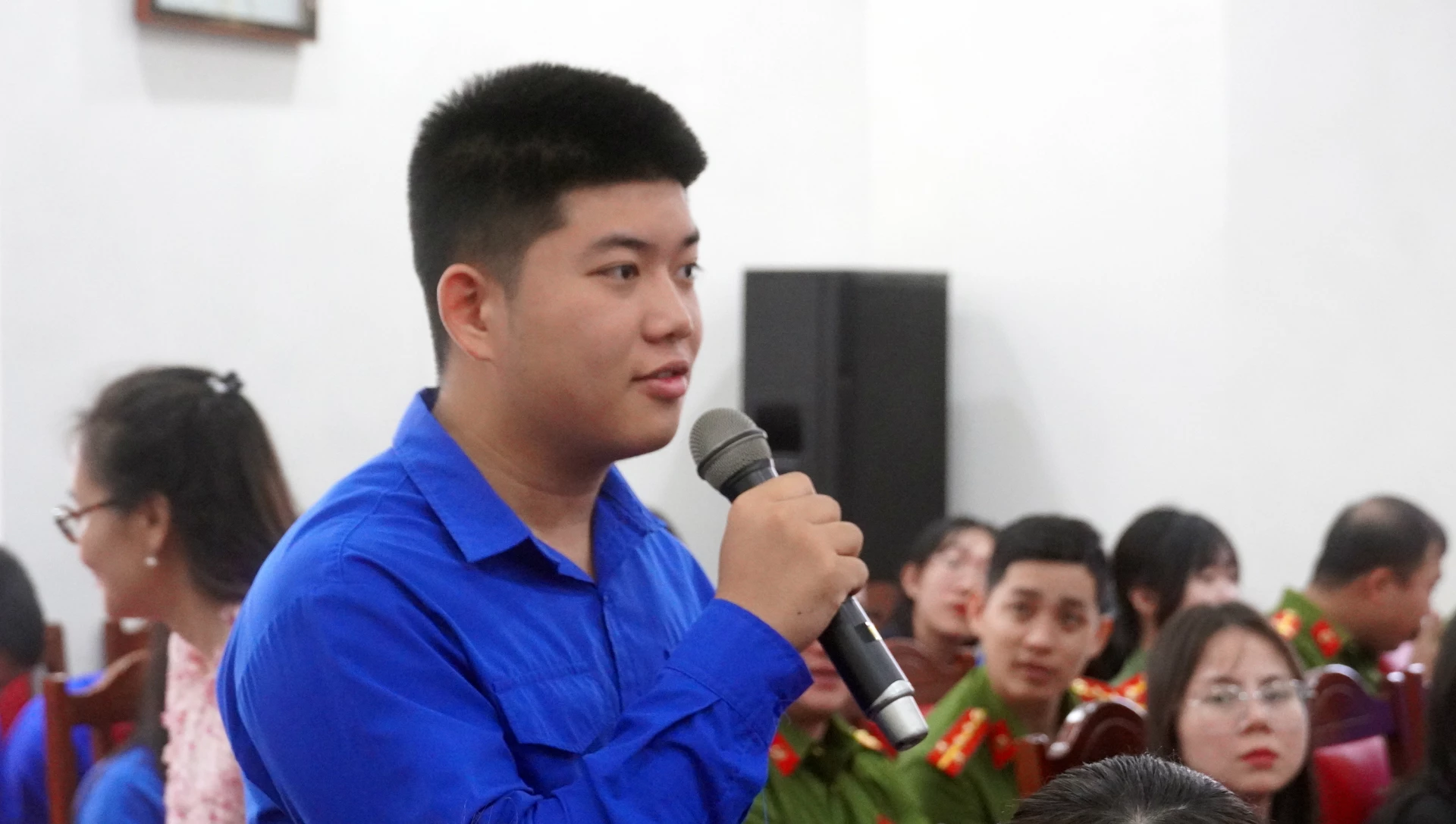 Đoàn viên Trần Minh Đăng, Đoàn Trường THPC Chuyên Võ Nguyên Giáp băn khoăn, trăn trở về cơ chế đột phá nào để thu hút, trọng dụng và giữ chân nguồn nhân lực trẻ chất lượng cao - Ảnh: N.M