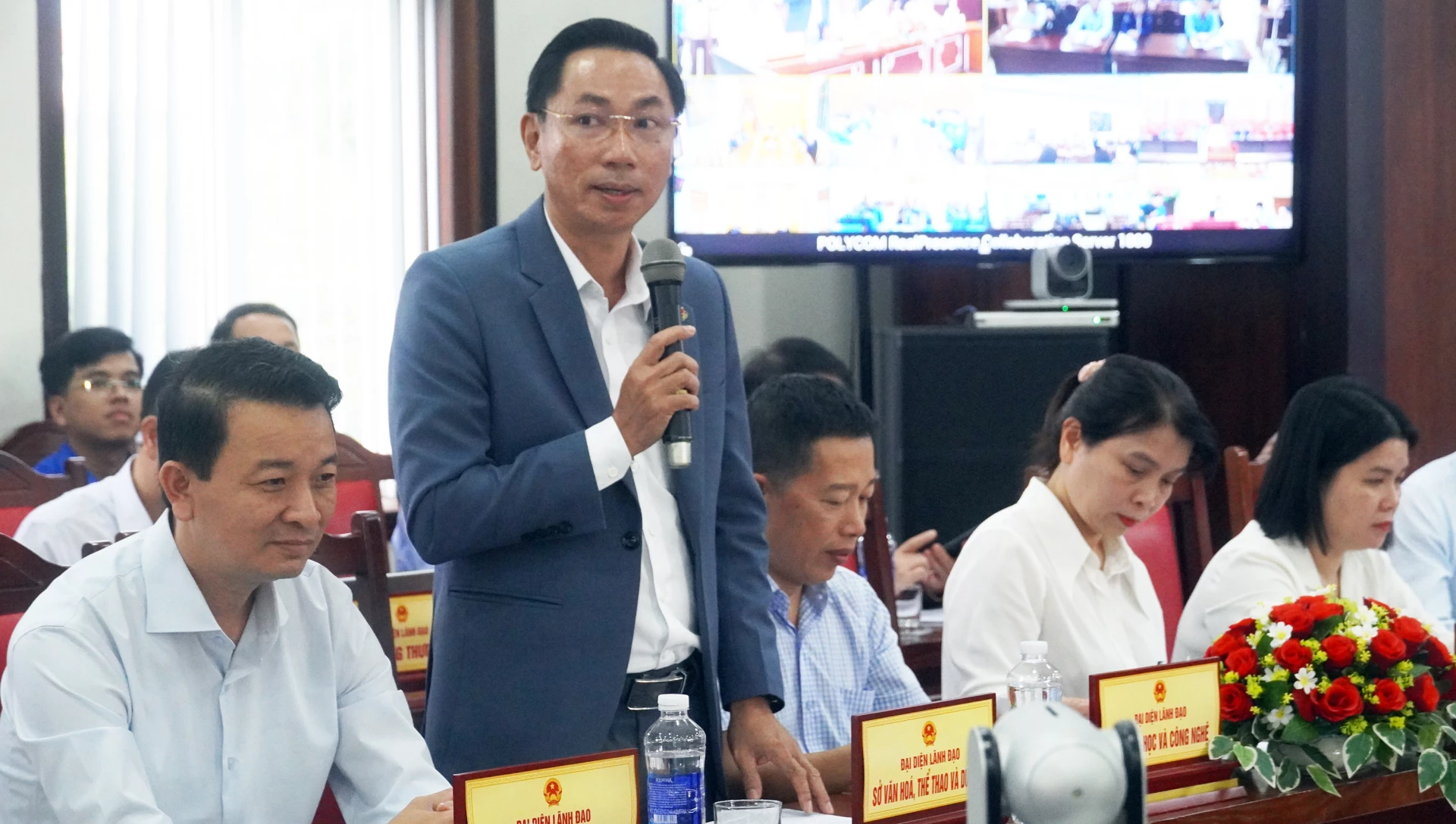 Đại diện lãnh đạo Sở Văn hóa - Thể thao và Du lịch giải đáp những băn khoăn, trăn trở của ĐVTN  - Ảnh: N.M