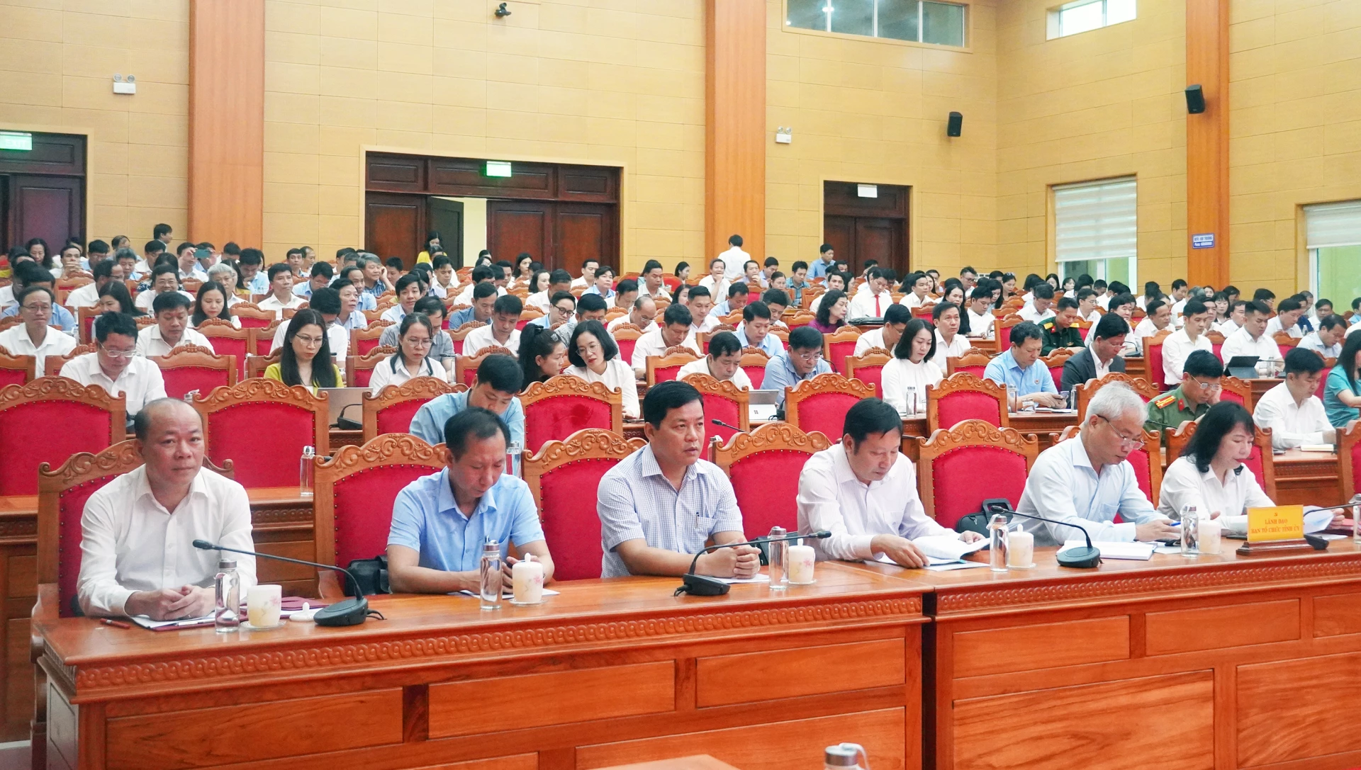 Các đồng chí lãnh đạo tỉnh dự hội nghị - Ảnh: N.M