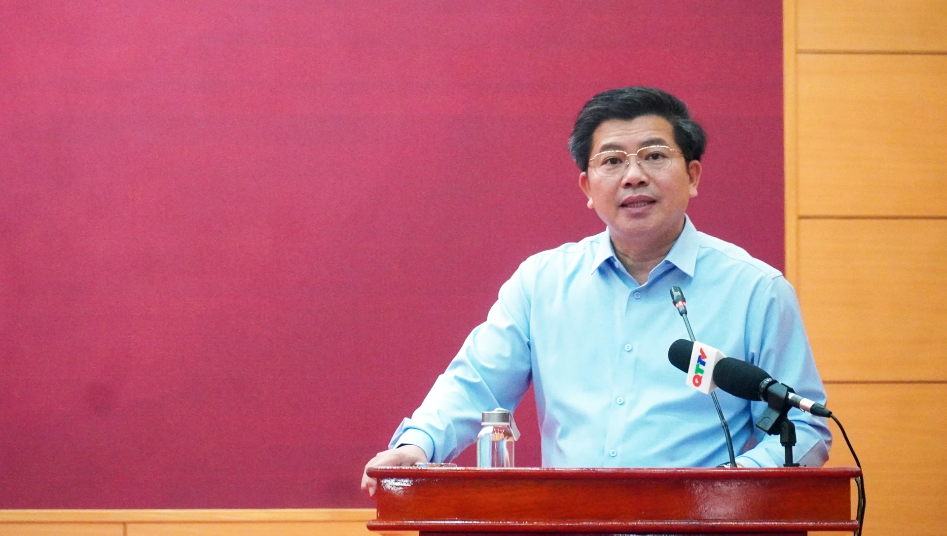 Đồng chí Phó Bí thư Thường trực Tỉnh ủy Trần Vũ Khiêm: Cần xây dựng đội ngũ đảng viên đủ về số lượng, mạnh về chất lượng, thật sự là lực lượng nòng cốt, tiên phong trong mọi phong trào, mọi nhiệm vụ - Ảnh: N.M