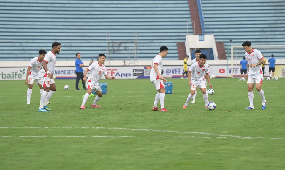 Các cầu thủ Đội tuyển Việt Nam tập luyện trước trận đấu với Đội tuyển Malaysia. (Ảnh: TTXVN)